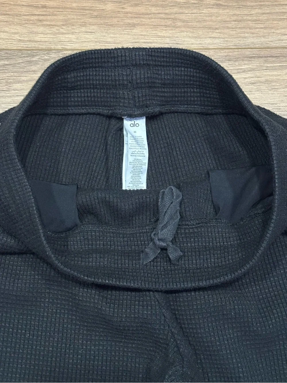 ALO Yoga Waffle Weekend Escape Jogger in Black Size Medium